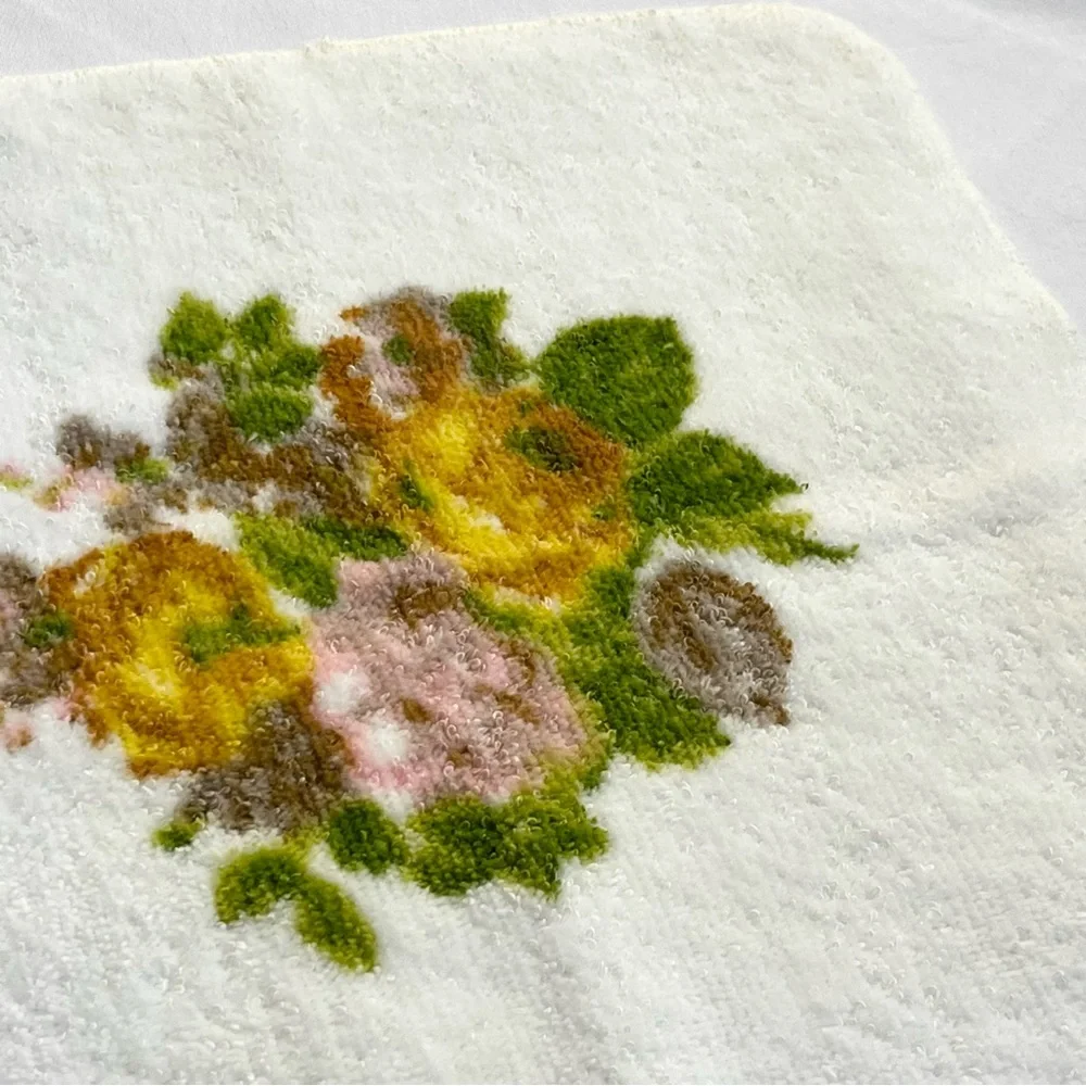 Vintage 70s Wamsutta Plush Floral Washcloths Set of Two